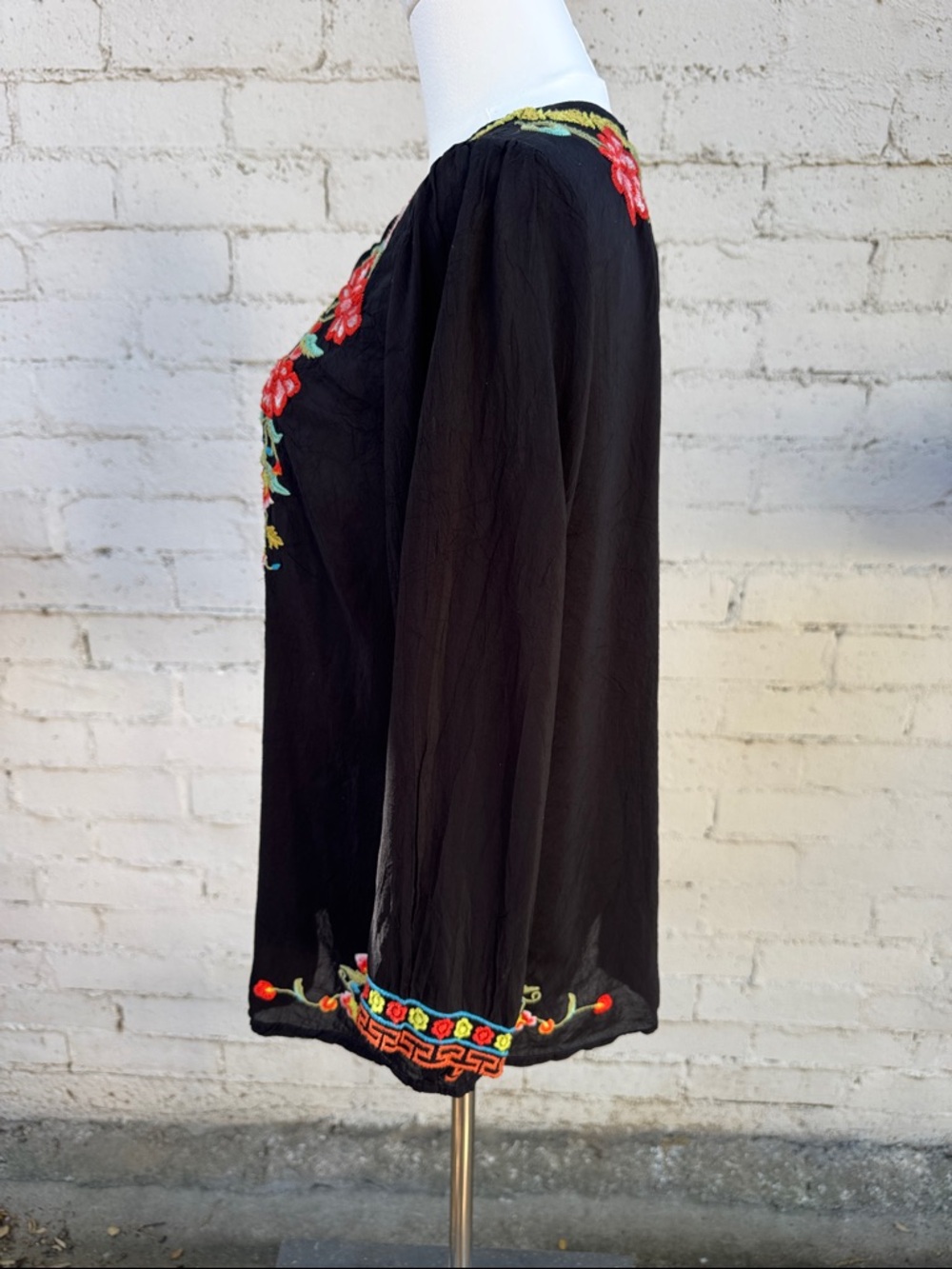 Johnny Was Suko Tunic Top Black Embroidered V-Neck Size Petite M - Picture 8 of 15